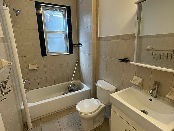 4th image of 3050 14th St #2R