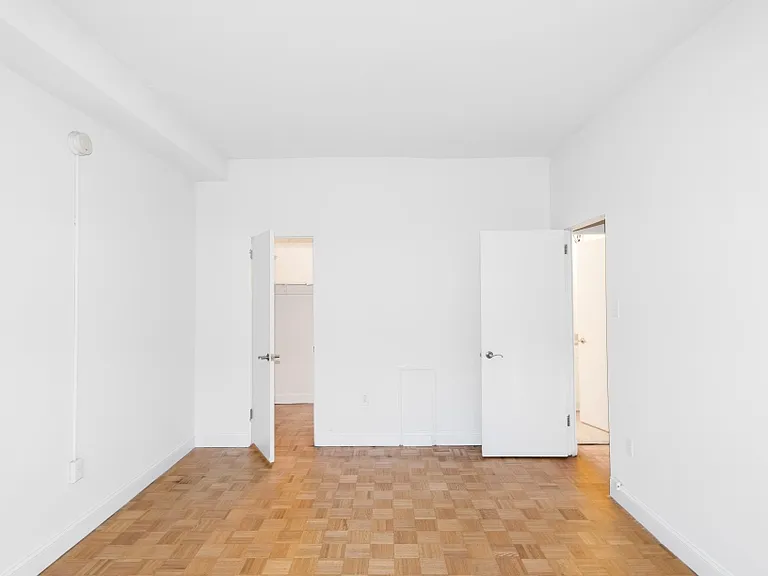 Midtown Apartments — Photo 7
