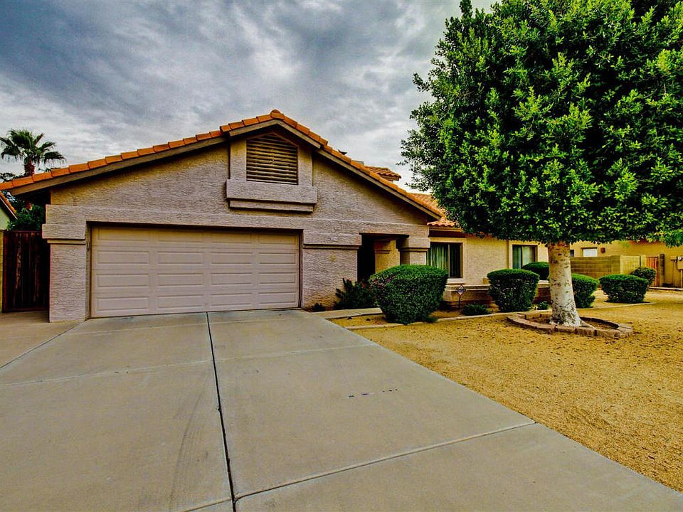 1st image of 742 E Avenida Sierra Madre