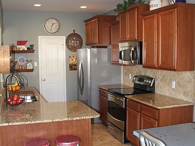 Open Kitchen and walk in pantry