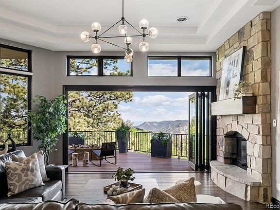 4th image of 1662 Montane Drive E