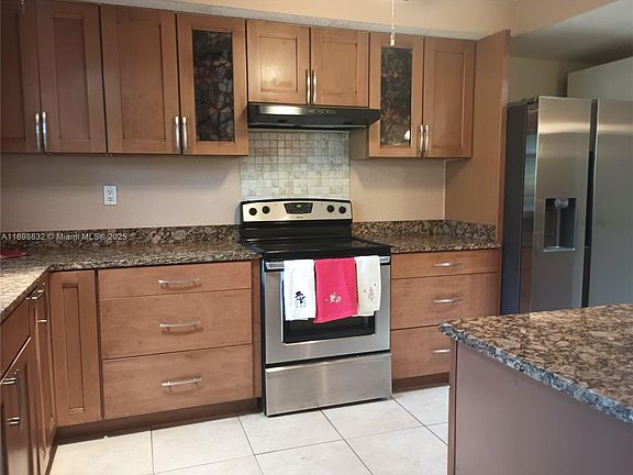 5th image of 2192 NE 171st St