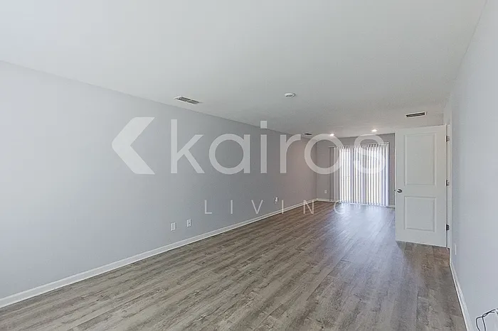 3 bed, 2.5 bath, 1404 sqft, $1,700 — Photo 3