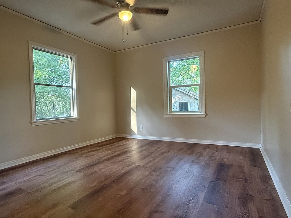 1st image of 650 Avenue F NE