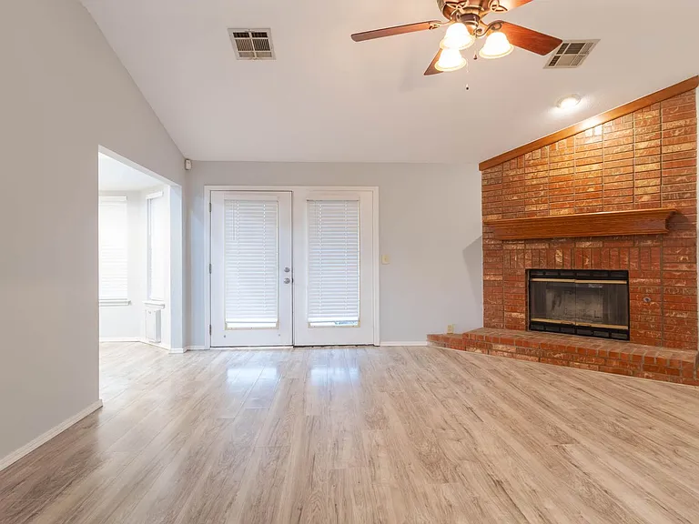 10501 NW 45th St — Photo 7