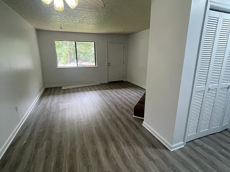 195 Pamela Dr — Photo 9