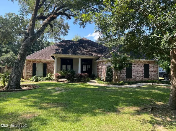 1217 Lagrange Dr, Gautier, MS 39553