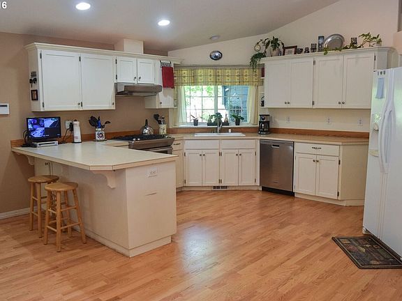 4th image of 9709 NE 61st Ct