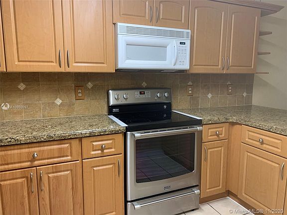 4th image of 10676 NW 87th Ct #10676
