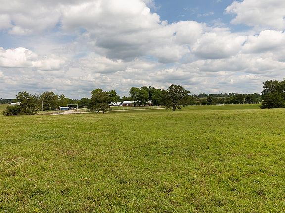 3rd image of 10851 Lone Pine Road