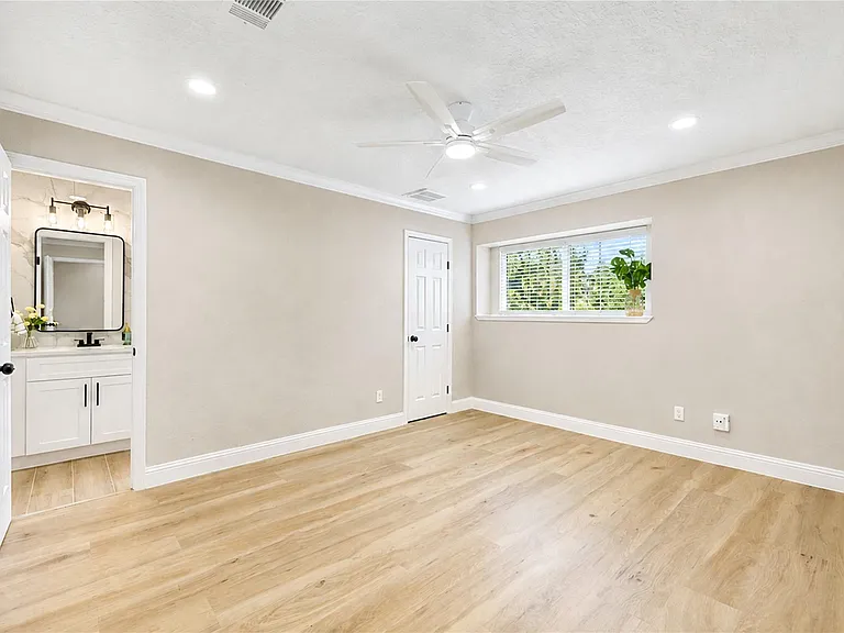 4911 Fairdale St — Photo 16