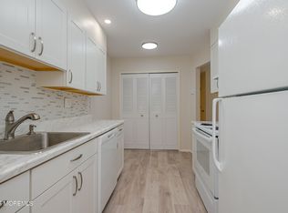 177 Amberly Dr UNIT H, Manalapan, NJ
