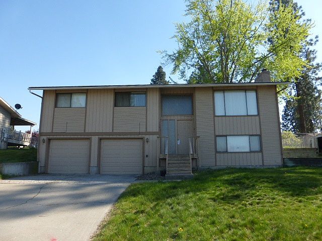 1st image of 530 E Maxine Ave