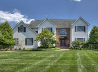 38 Grove Farm Rd, Pittstown, NJ 08867