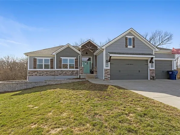 307 E Oak St, Lone Jack, MO 64070