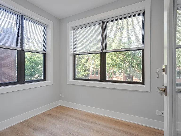 6929 N Lakewood Ave — Photo 24