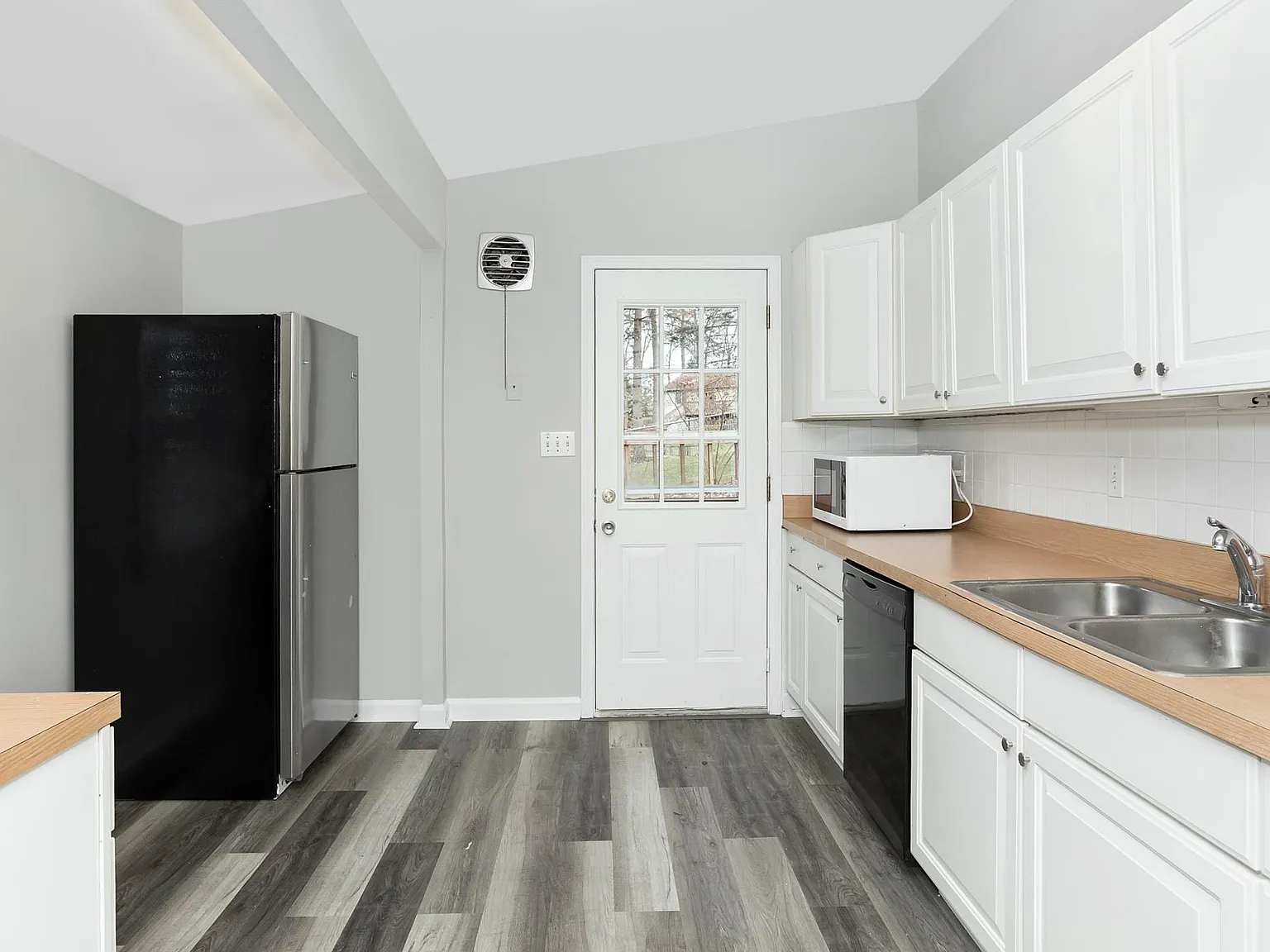 3 bed, 1029 sqft, $2,150 — Photo 2