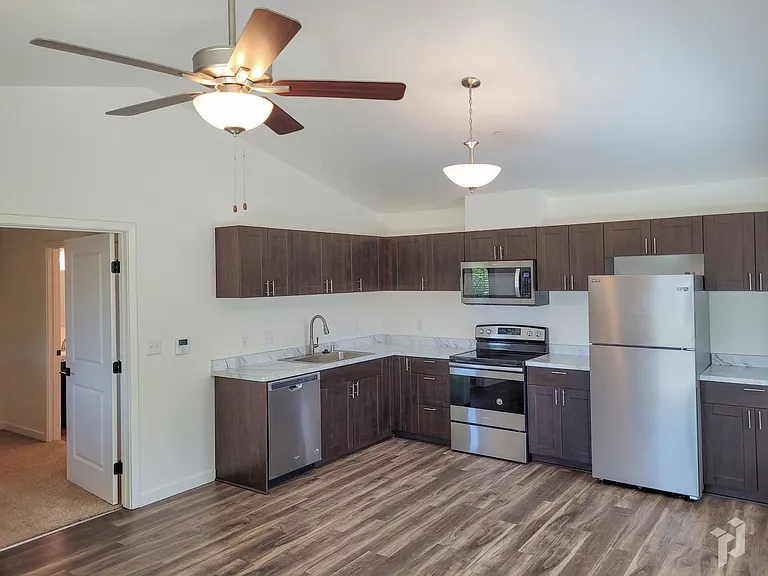 Villa Monterey Apartments — Photo 27