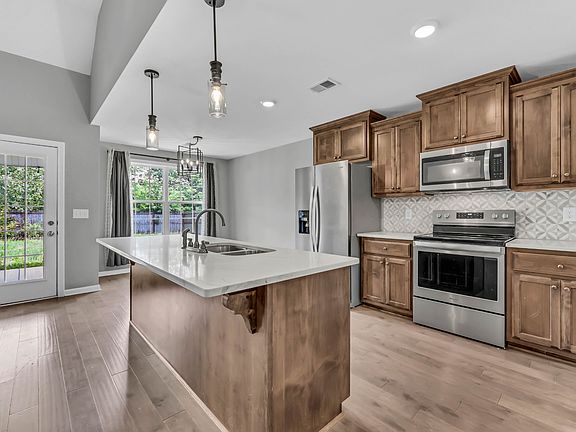 4th image of 745 Tidwell Dr