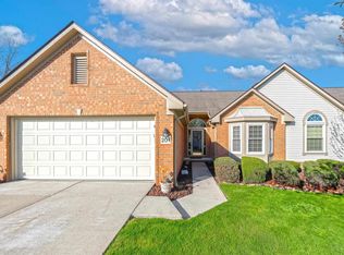 201 Shore Brook Ln, Walled Lake, MI 48390