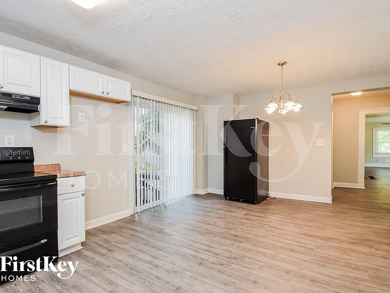 5664 Perk St — Photo 9