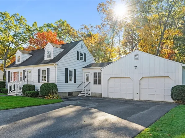 4 Spruce St, Chelmsford, MA 01824