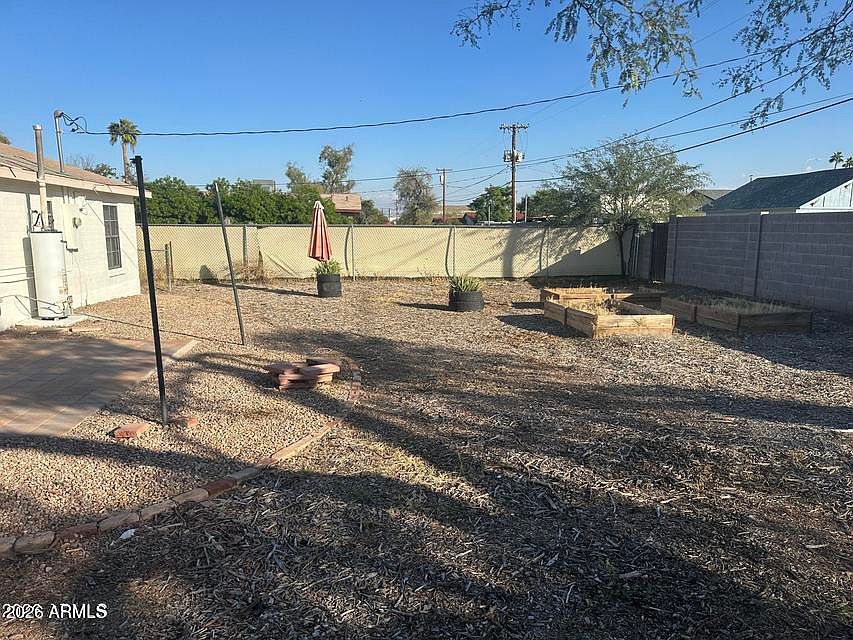 1st image of 925 E HENRY Street