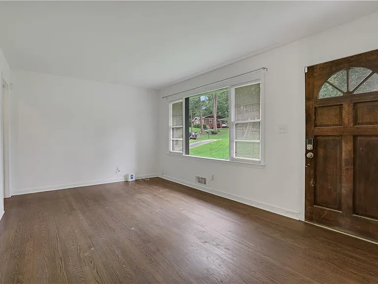 1982 Rena Cir SW — Photo 5