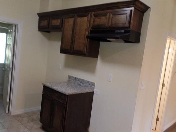 5th image of 2613 Gladstone Dr
