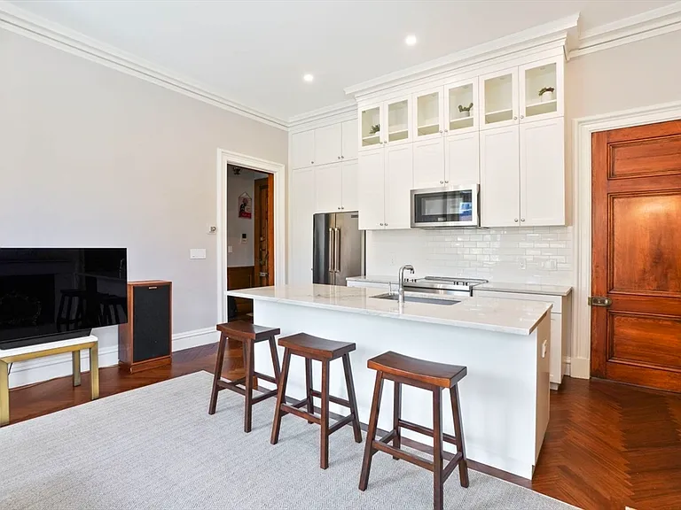 334 Beacon St #6 — Photo 4