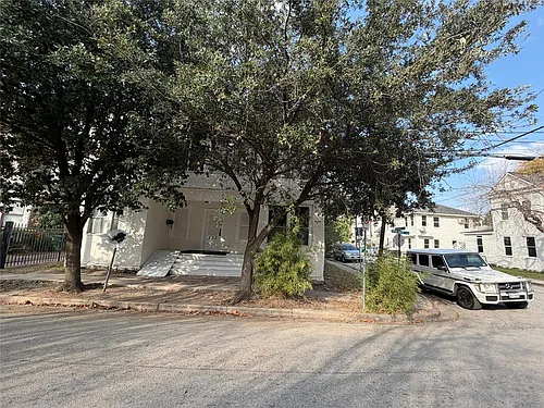 402 Hyde Park Blvd Photo 1