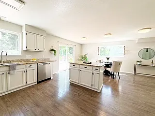 450 NE Riverhill Dr — Photo 18