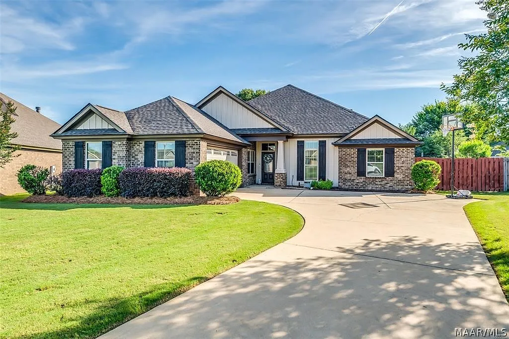 4 bed, 3.0 bath, 2518 sqft, $2,700 — Photo 1