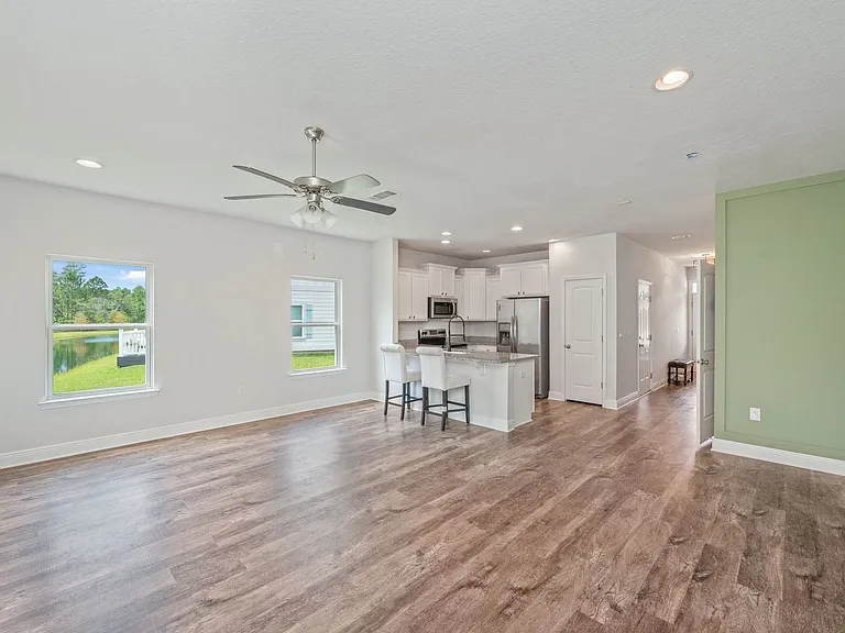 146 Crossing Lane F Santa — Photo 8