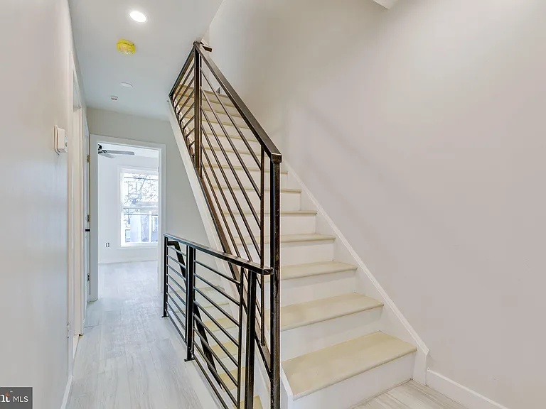 614 Hoffman St — Photo 17