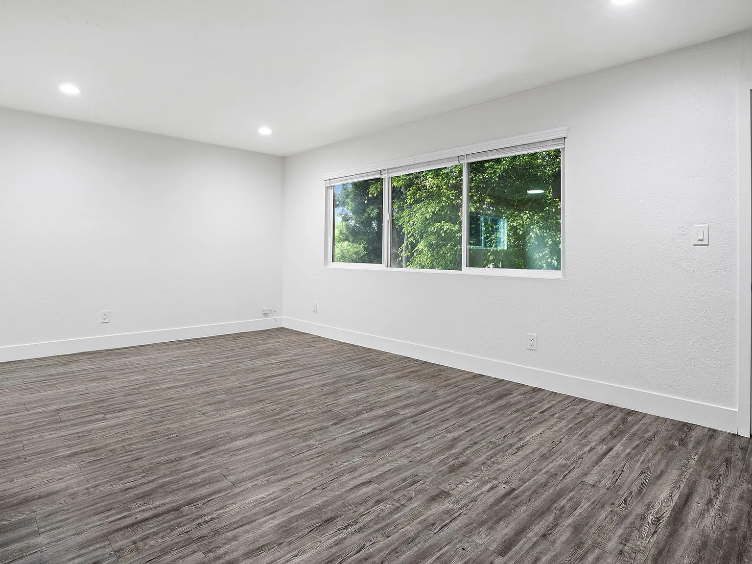 FH - Hilltop Apartments — Photo 3