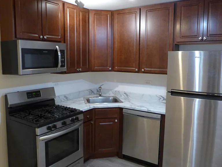 Lamon Courts Apartments — Photo 8