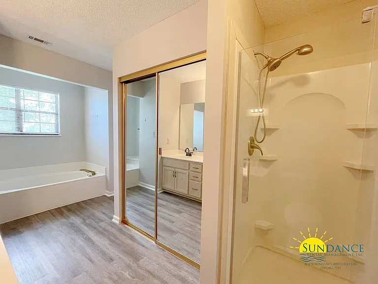221 Shalimar Dr — Photo 17
