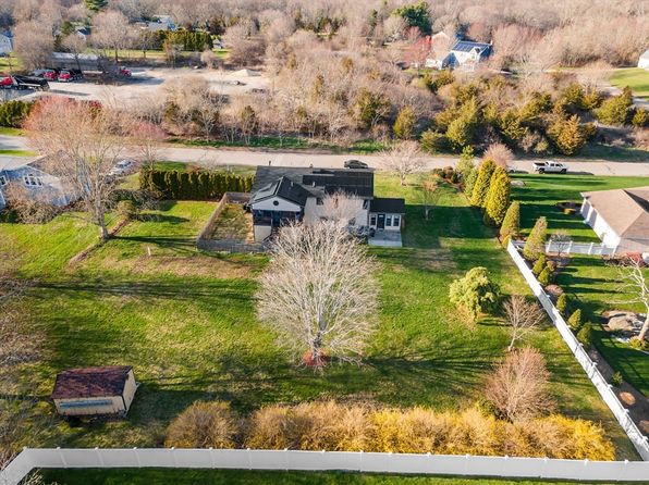 5 Daniel Ln, Swansea, MA 02777