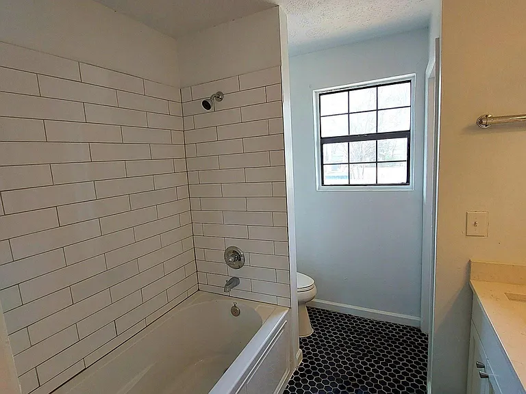1004 Clay St — Photo 25