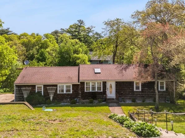 7 Peaceful Ln, Wareham, MA 02571