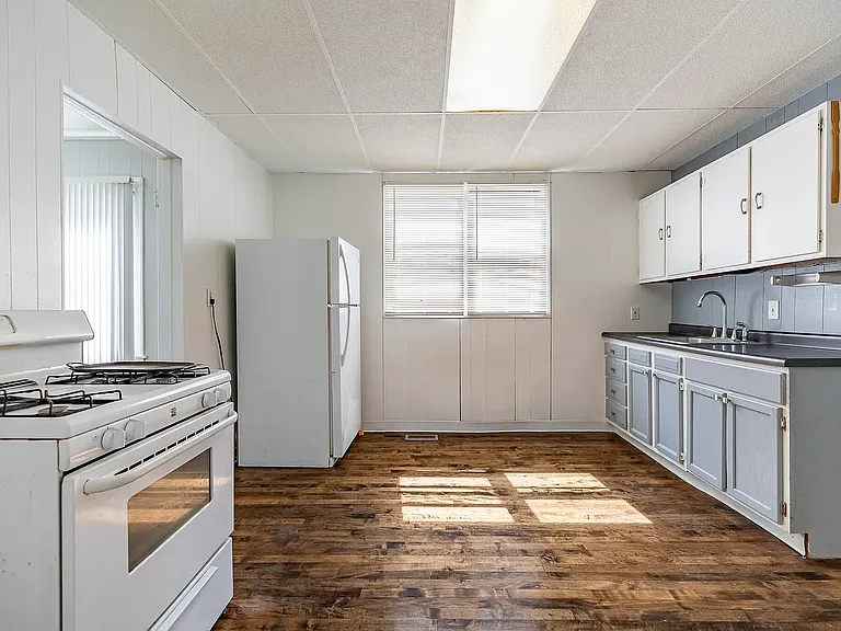 2510 White Oak Ave — Photo 8