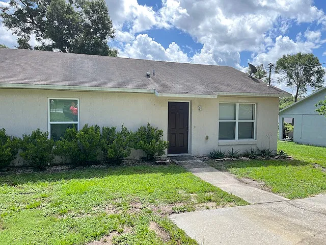 2/2 half duplex DeLand, $1,450/month! — Photo 1