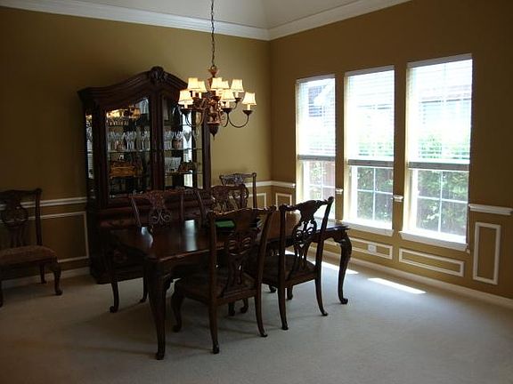 5th image of 710 Live Oak Ln
