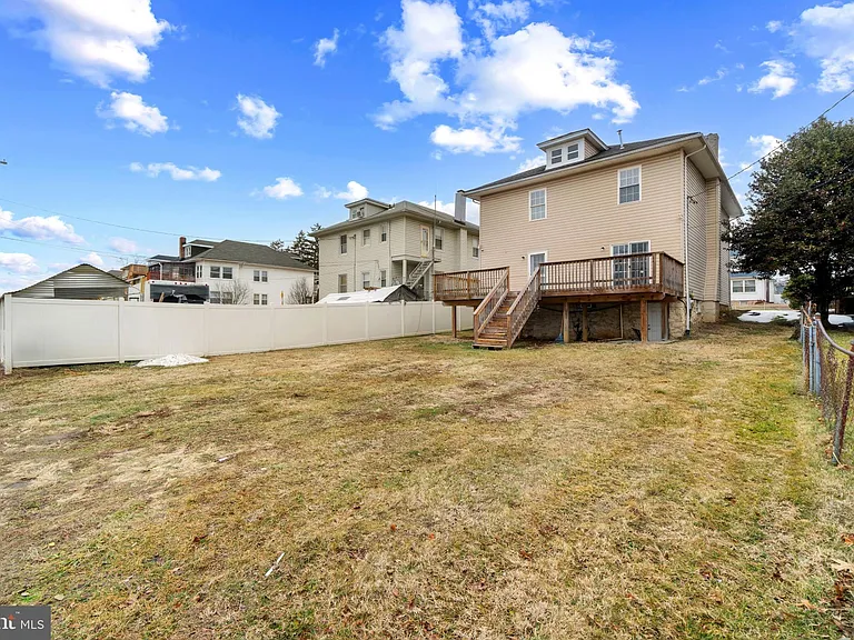 4021 Barrington Rd — Photo 39