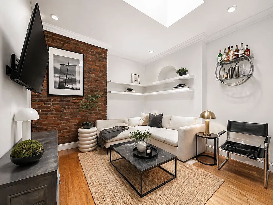 1st image of 102 Christopher St #6D@