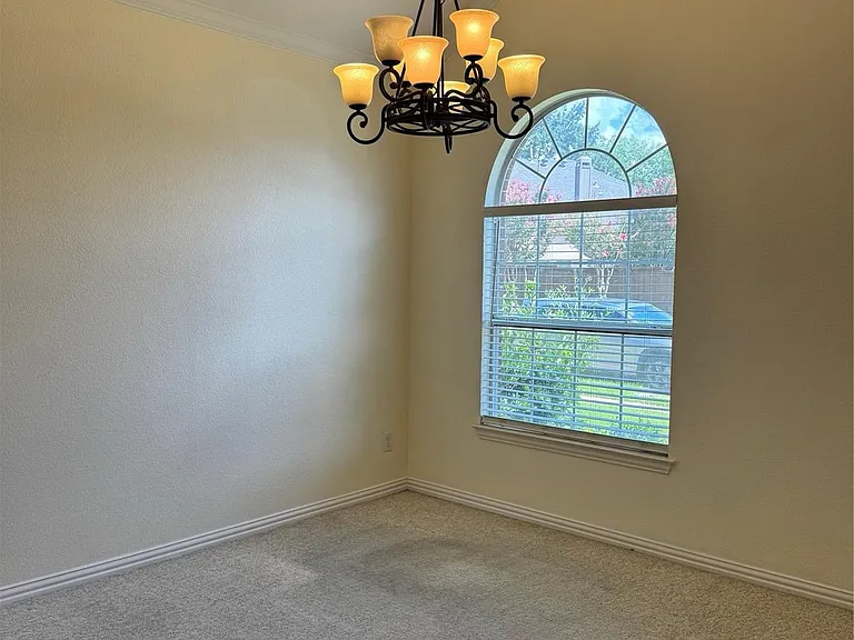 644 Forest Hill Dr — Photo 4