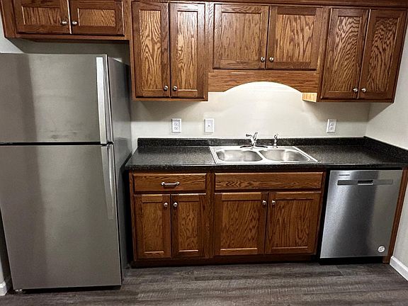 3rd image of 210 Kerr Way #A