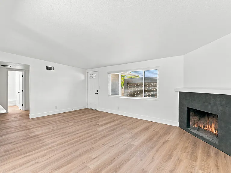 9390 3rd Ave — Photo 7