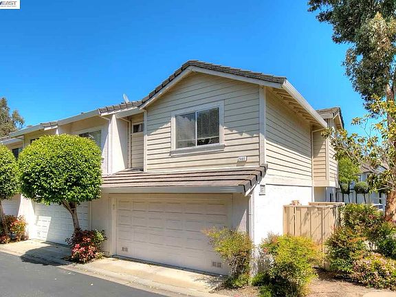 3rd image of 7491 Oxford Cir